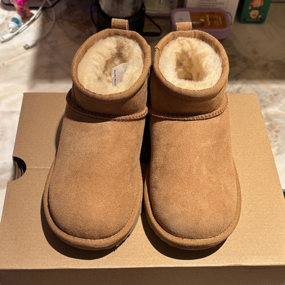 UGG kids classic ultra mini size 13